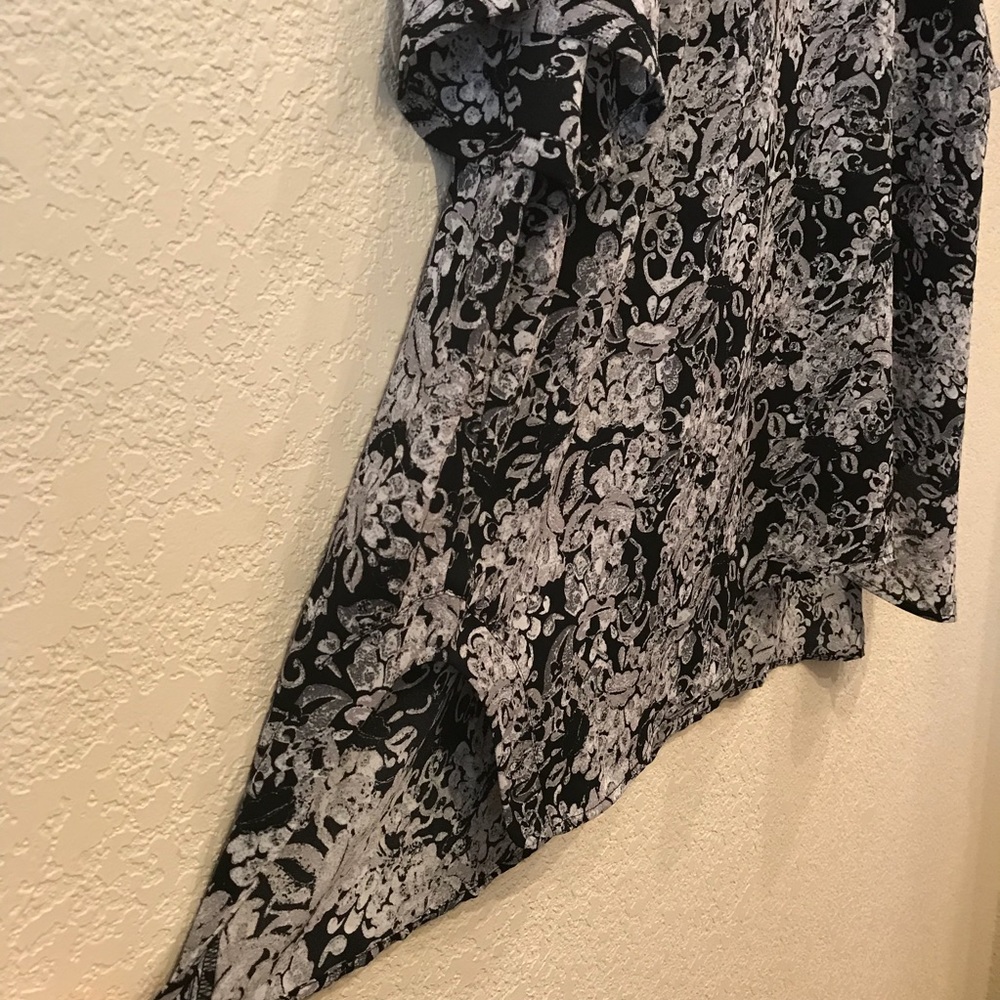 Sejour Short Sleeved Floral Top Nordstrom 2X HP - Picture 5 of 8